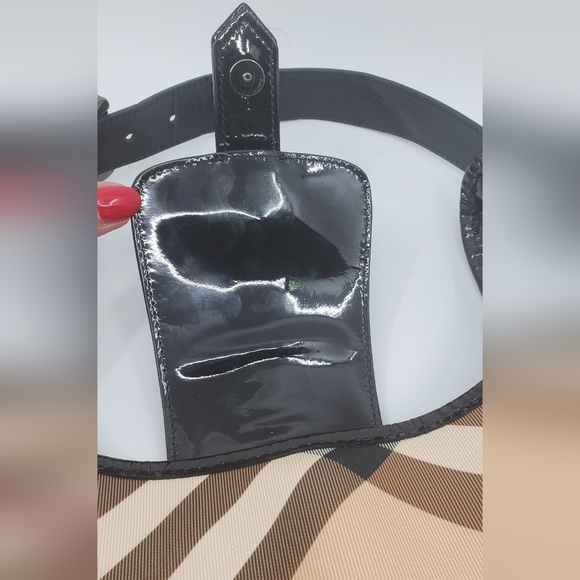 Burberry Patent Nova Check Brooke Hobo - Picture 7 of 9